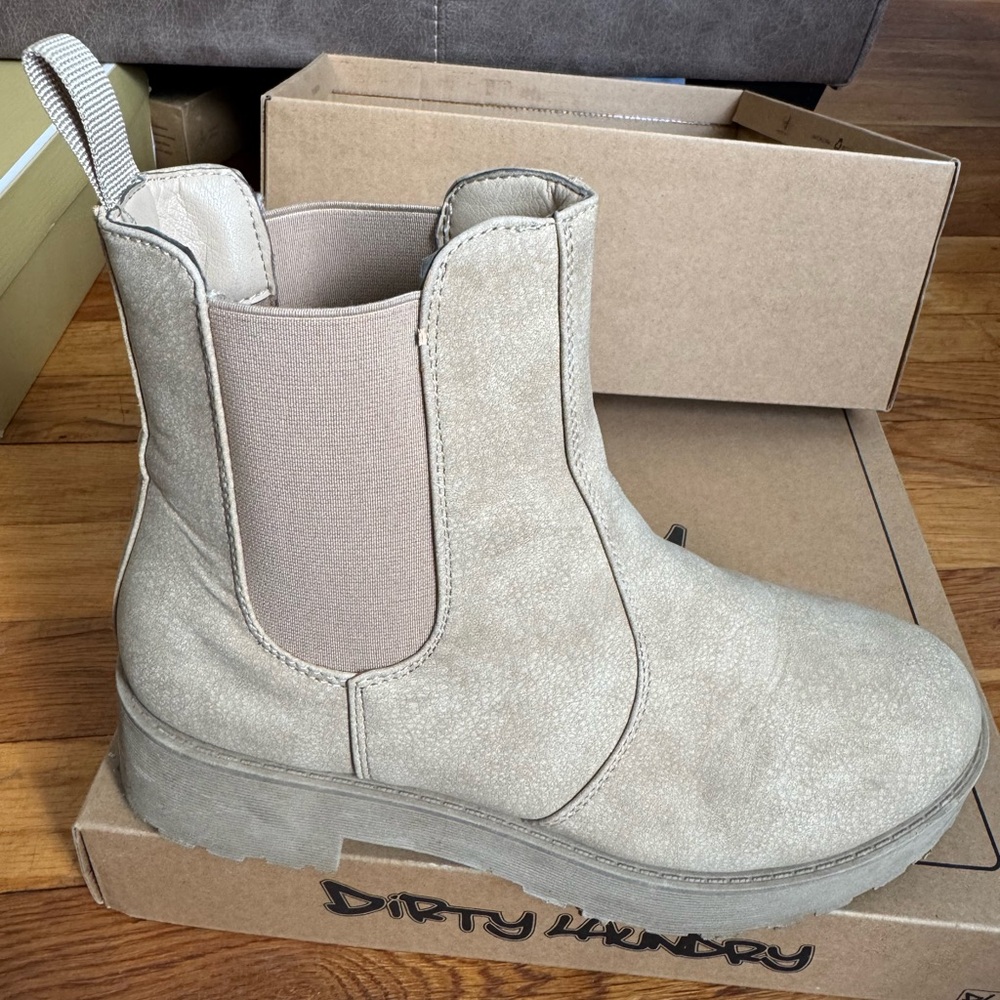 Dirty Laundry Women's Beige Ankle Boots